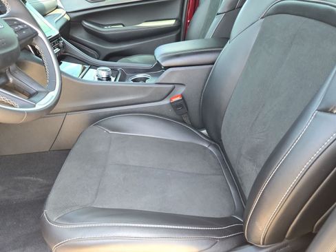 Used 2025 Jeep Grand Cherokee Altitude RWD image 14