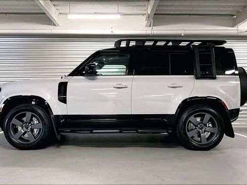 New 2026 Land Rover Defender 110 X-Dynamic SE image 3