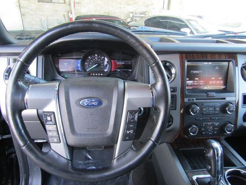 Used 2015 Ford Expedition Platinum image 18