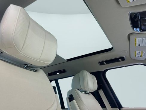 New 2026 Land Rover Range Rover Autobiography AWD/4WD image 21