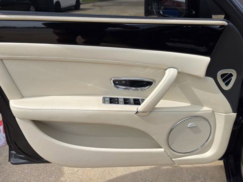 Used 2015 Bentley Flying Spur V8 image 28