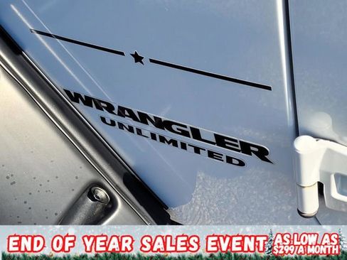 Used 2015 Jeep Wrangler Unlimited Rubicon w/ Connectivity Group image 8