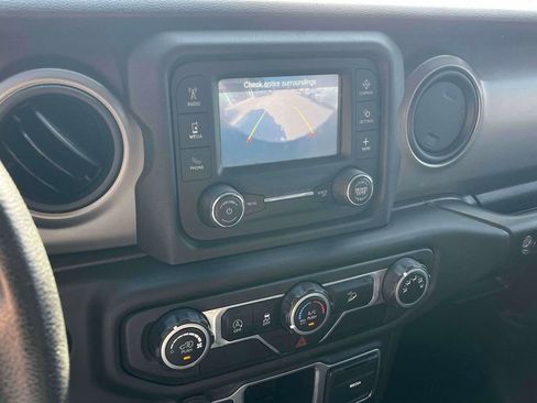 Used 2018 Jeep Wrangler Unlimited Sport image 21