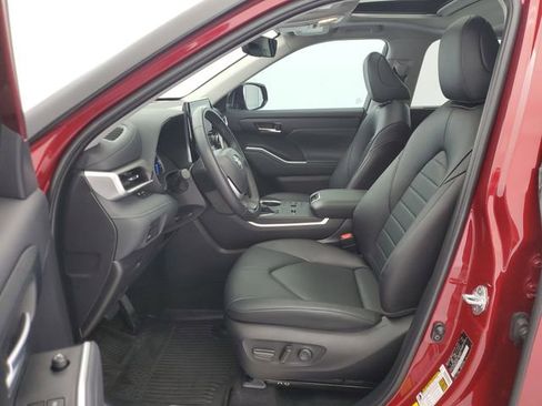 Used 2024 Toyota Highlander XLE image 20