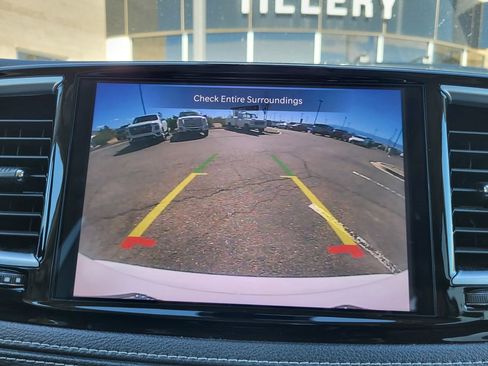 Used 2023 Chrysler Pacifica Limited image 15