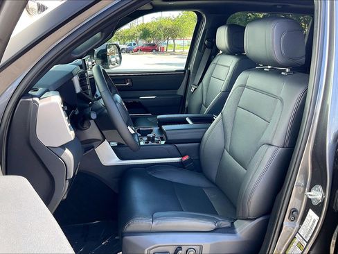 Used 2025 Toyota Tundra Limited AWD/4WD image 30
