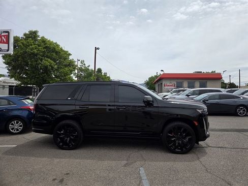 Used 2022 Cadillac Escalade Sport Platinum w/ LPO, ONYX Package AWD/4WD image 3