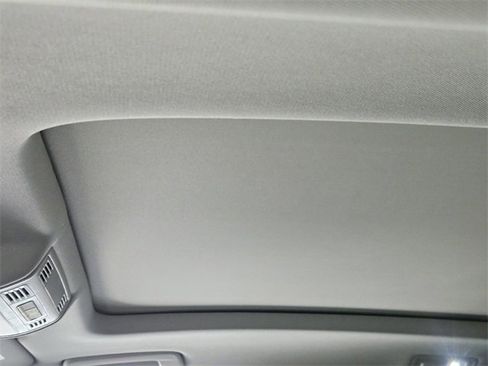 Used 2024 Volkswagen Taos SE image 28