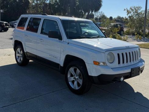 Used 2014 Jeep Patriot Latitude w/ Sun/Sound Group image 5