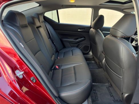 Used 2024 Nissan Altima 2.5 SR w/ SR Premium Package FWD image 36