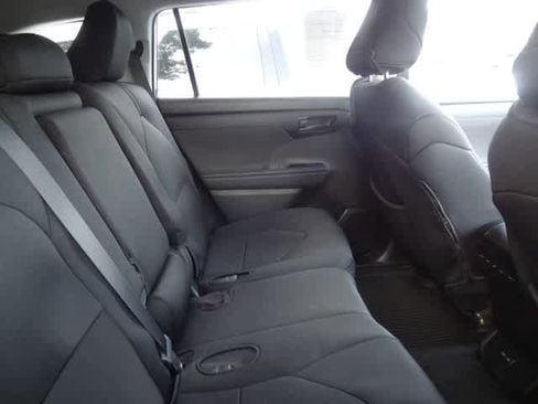 Used 2023 Toyota Highlander LE FWD image 13