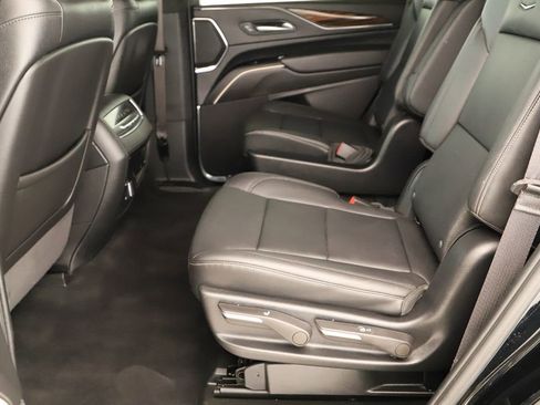 Used 2024 Cadillac Escalade Luxury AWD/4WD image 33