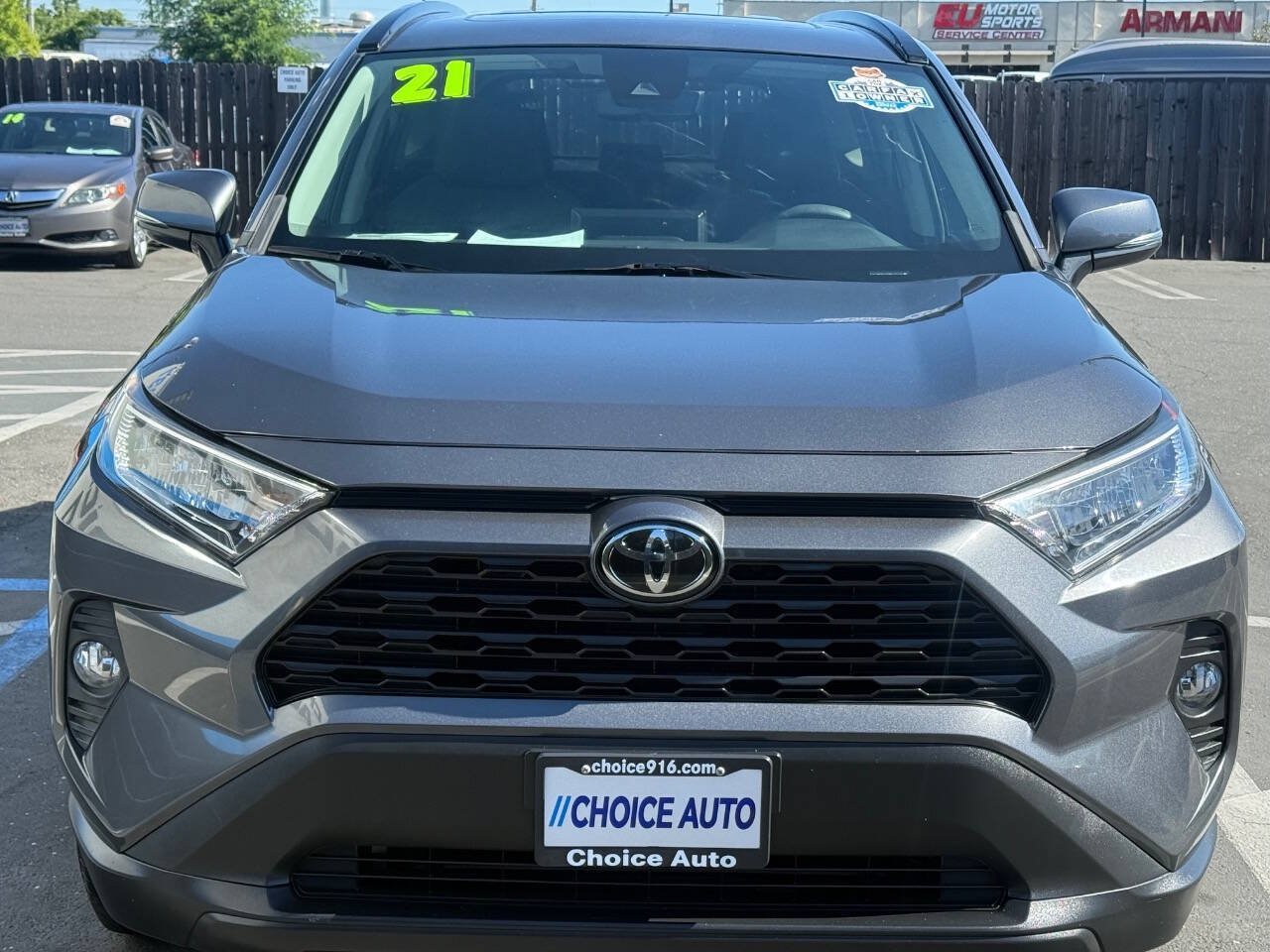 Used 2021 Toyota RAV4 XLE w/ Convenience Package FWD image 2