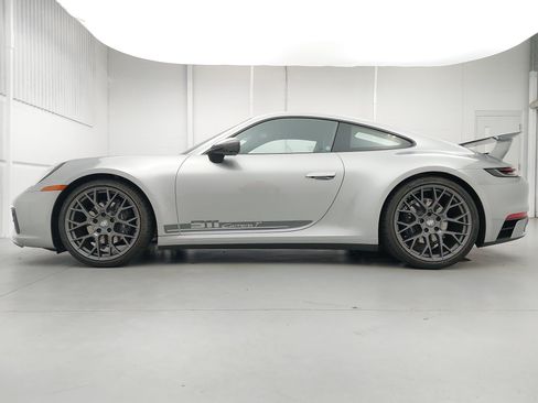 Used 2024 Porsche 911 Carrera image 2