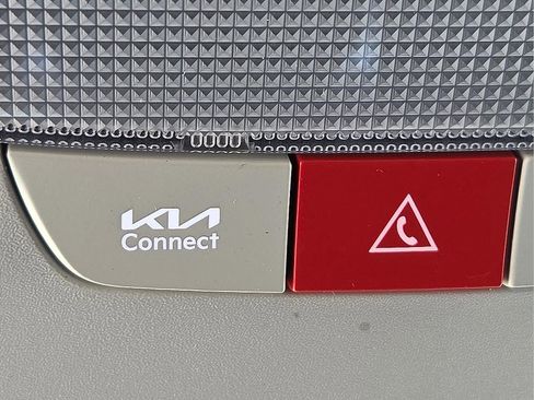 Used 2024 Kia Sorento S image 22