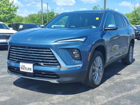 Used 2025 Buick Enclave Preferred FWD image 1