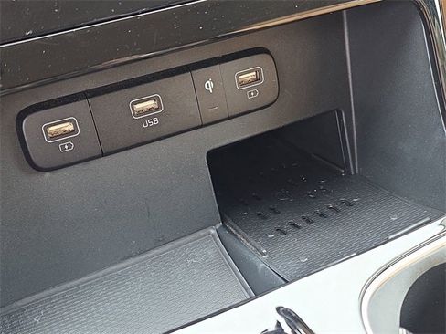 Certified 2024 Kia Carnival EX image 28