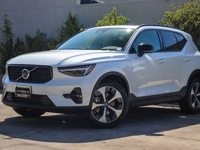 Used 2026 Volvo XC40 B5 Plus w/ Protection Package Premier