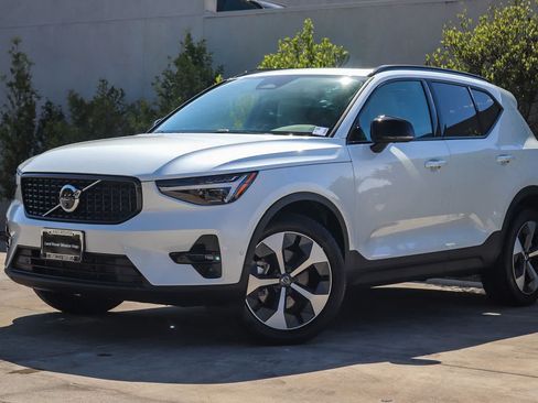 Used 2026 Volvo XC40 B5 Plus w/ Protection Package Premier AWD/4WD image 1