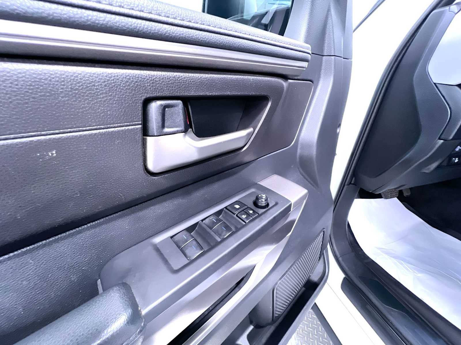 Used 2022 Toyota Tundra SR5 AWD/4WD image 12