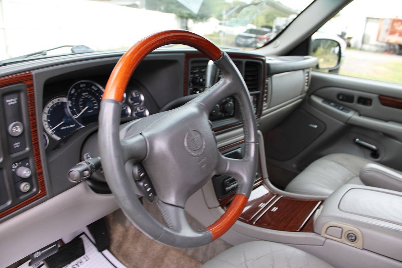 Used 2002 Cadillac Escalade AWD image 20