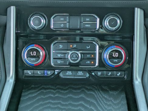 Used 2024 GMC Yukon XL Denali AWD/4WD image 18