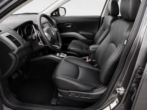 Used 2010 Mitsubishi Outlander XLS FWD image 6