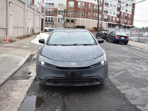 Used 2023 Toyota Prius LE image 3