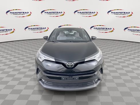Used 2019 Toyota C-HR XLE FWD image 3