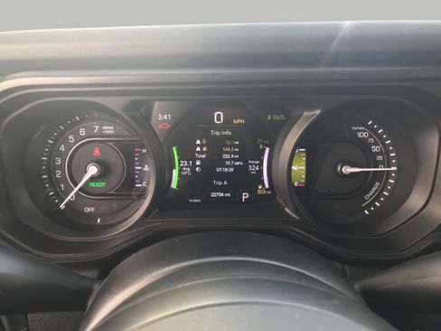 Used 2024 Jeep Wrangler Unlimited Rubicon 4xe w/ Capability Package AWD/4WD image 3