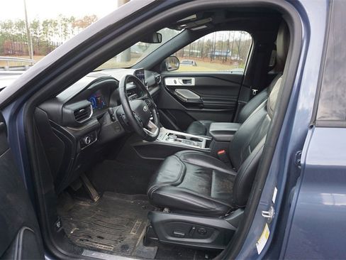 Used 2021 Ford Explorer Platinum w/ Equipment Group 601A image 2