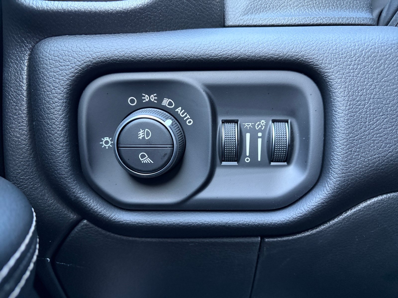 New 2027 RAM 2500 Laramie w/ Night Edition AWD/4WD image 28