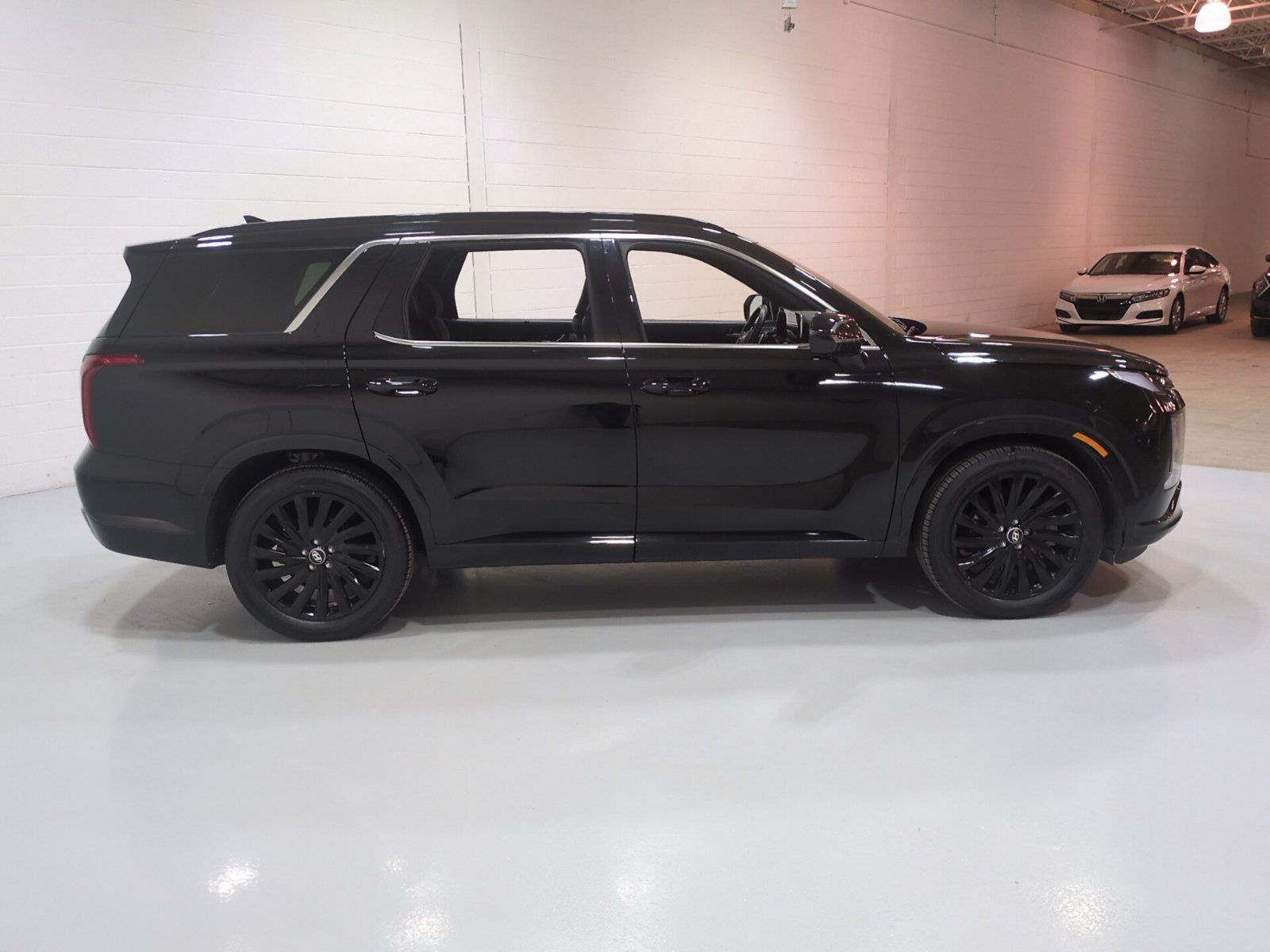 Certified 2024 Hyundai Palisade Calligraphy AWD/4WD image 2