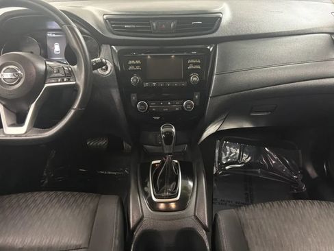 Used 2017 Nissan Rogue SV FWD image 16