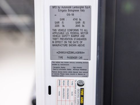 Used 2019 Lamborghini Aventador S image 70