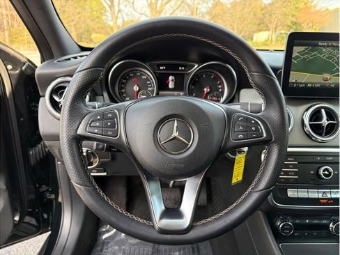 Used 2018 Mercedes-Benz GLA 250 image 16