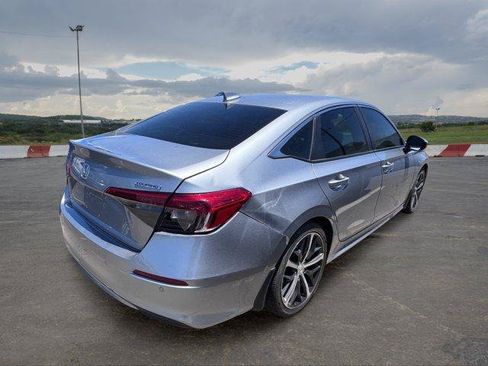 Used 2022 Honda Civic Touring image 3
