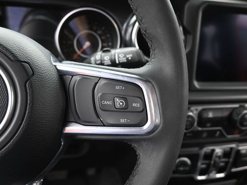 Used 2023 Jeep Wrangler Altitude image 32