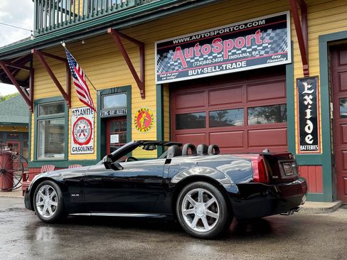 Used 2005 Cadillac XLR RWD image 10