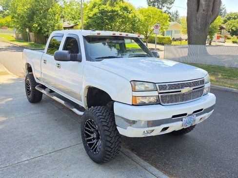 Used 2005 Chevrolet Silverado 2500 LS w/ Heavy-Duty Power Package AWD/4WD image 3
