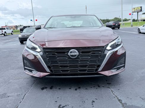 Used 2025 Nissan Altima 2.5 SV FWD image 3