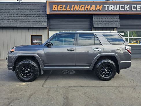 Used 2019 Toyota 4Runner Limited AWD/4WD image 2