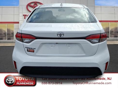 Used 2025 Toyota Corolla LE FWD image 5