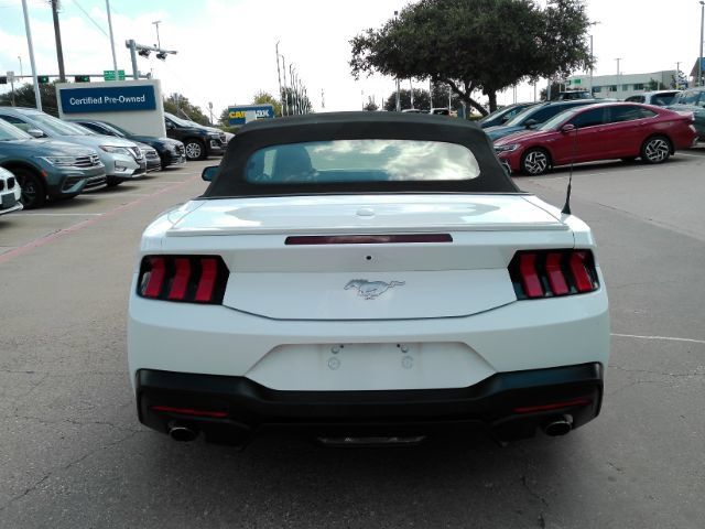 Used 2025 Ford Mustang Premium RWD image 10