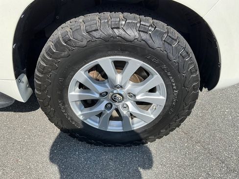 Used 2016 Toyota Land Cruiser image 43