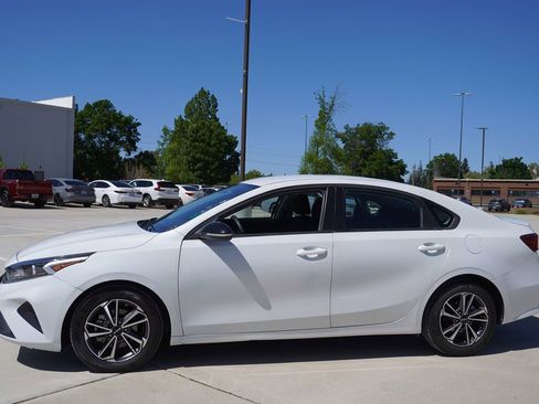 Used 2022 Kia Forte LXS image 3