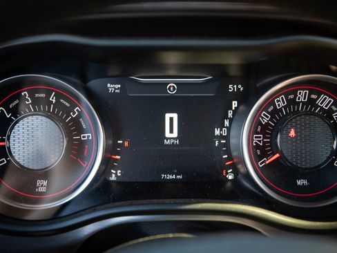 Used 2017 Dodge Challenger SXT image 15