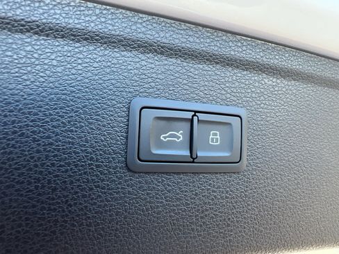 Used 2020 Audi Q5 Prestige w/ Prestige Package image 11