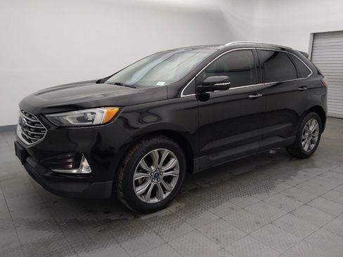 Used 2019 Ford Edge Titanium image 2