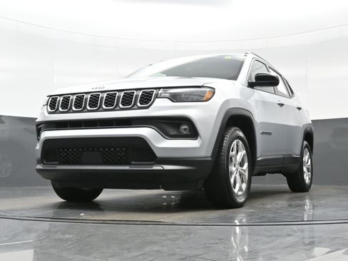 Used 2024 Jeep Compass Latitude image 24